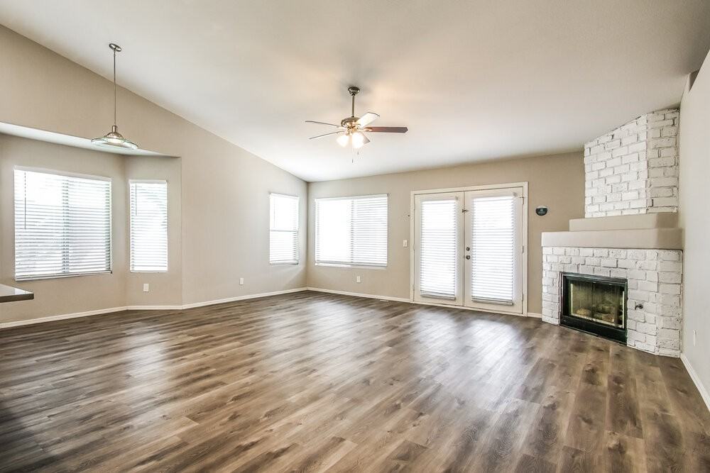 4317 W Electra Ln - Photo 4 of 16
