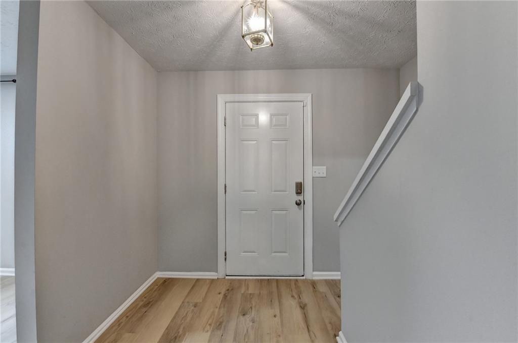 3876 Meadow Creek Dr - Photo 3 of 37