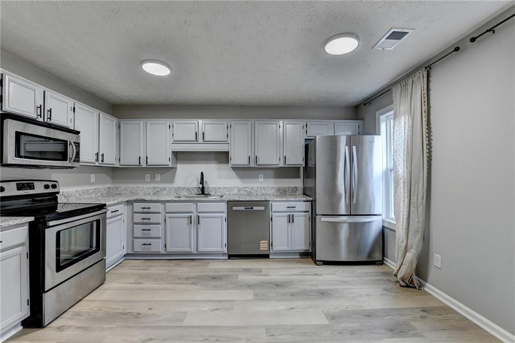 3876 Meadow Creek Dr - Photo 4 of 37