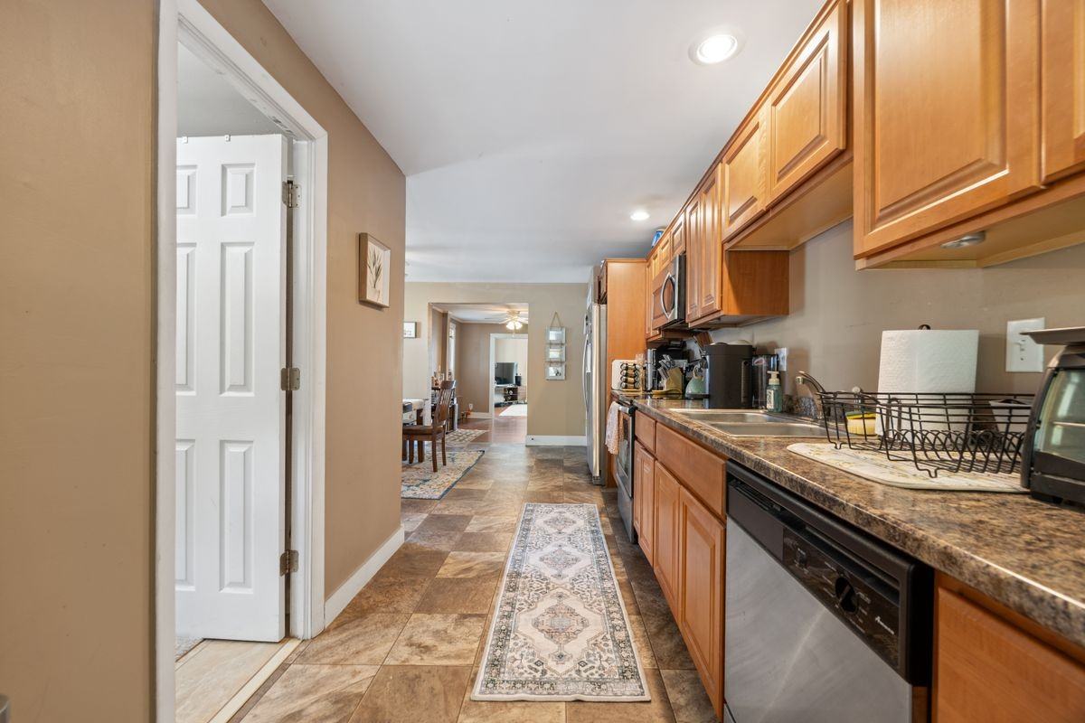 165 N Main St - Photo 5 of 27