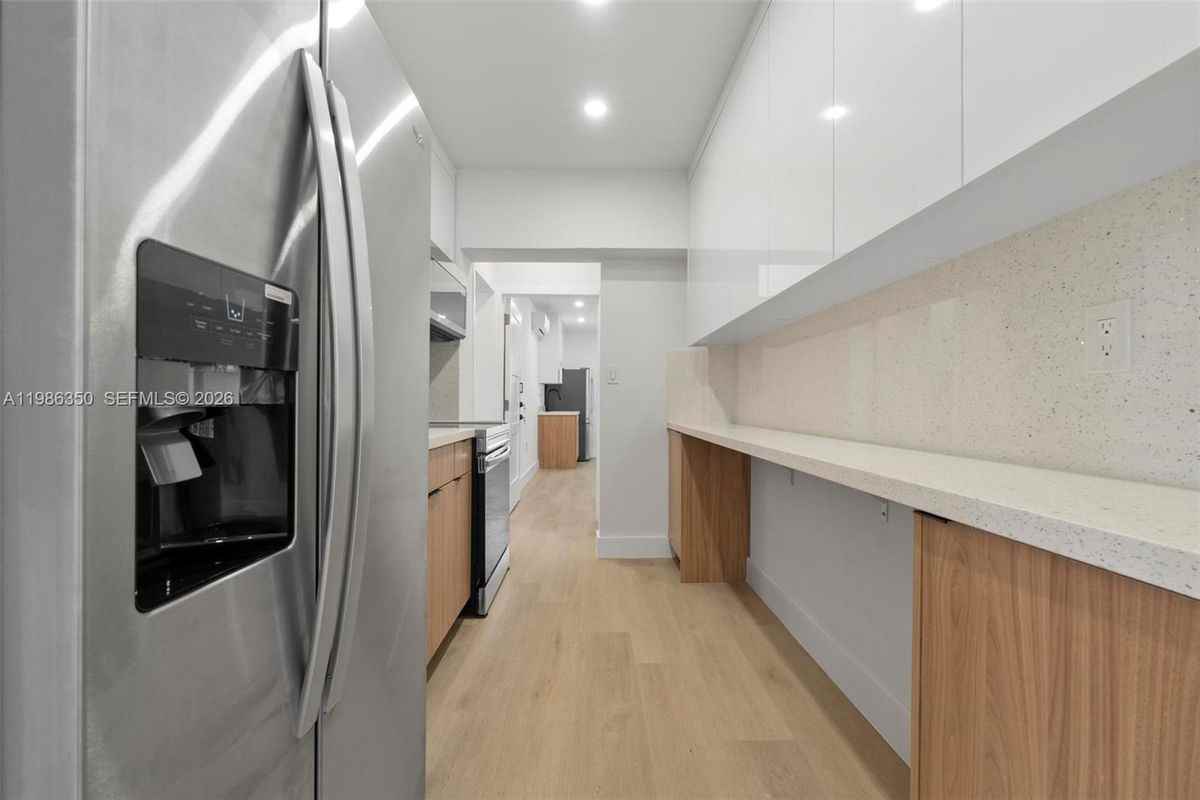 1060 Nw 35th Ave - Photo 2 of 8