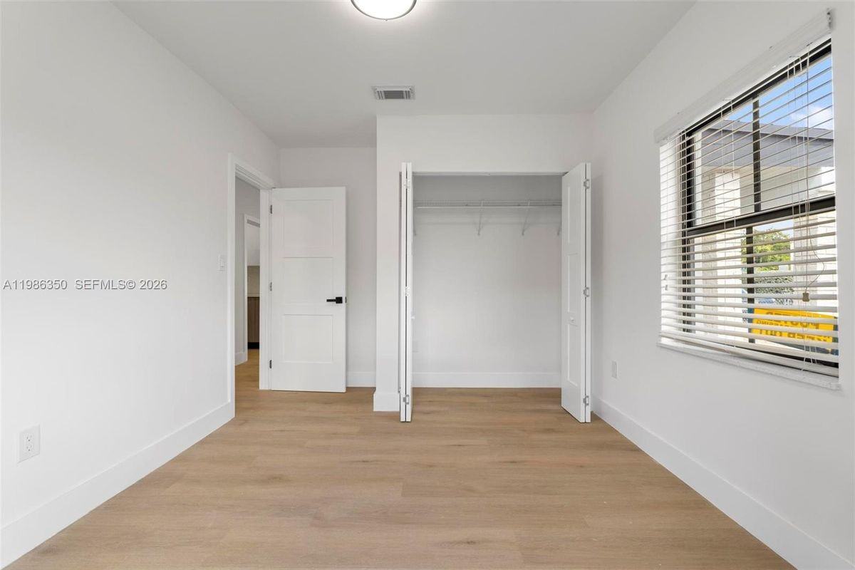 1060 Nw 35th Ave - Photo 4 of 8