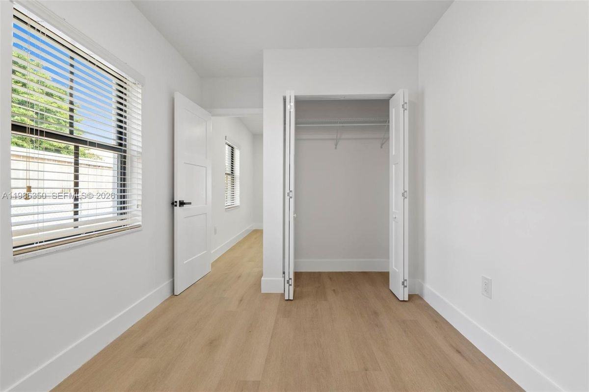 1060 Nw 35th Ave - Photo 7 of 8