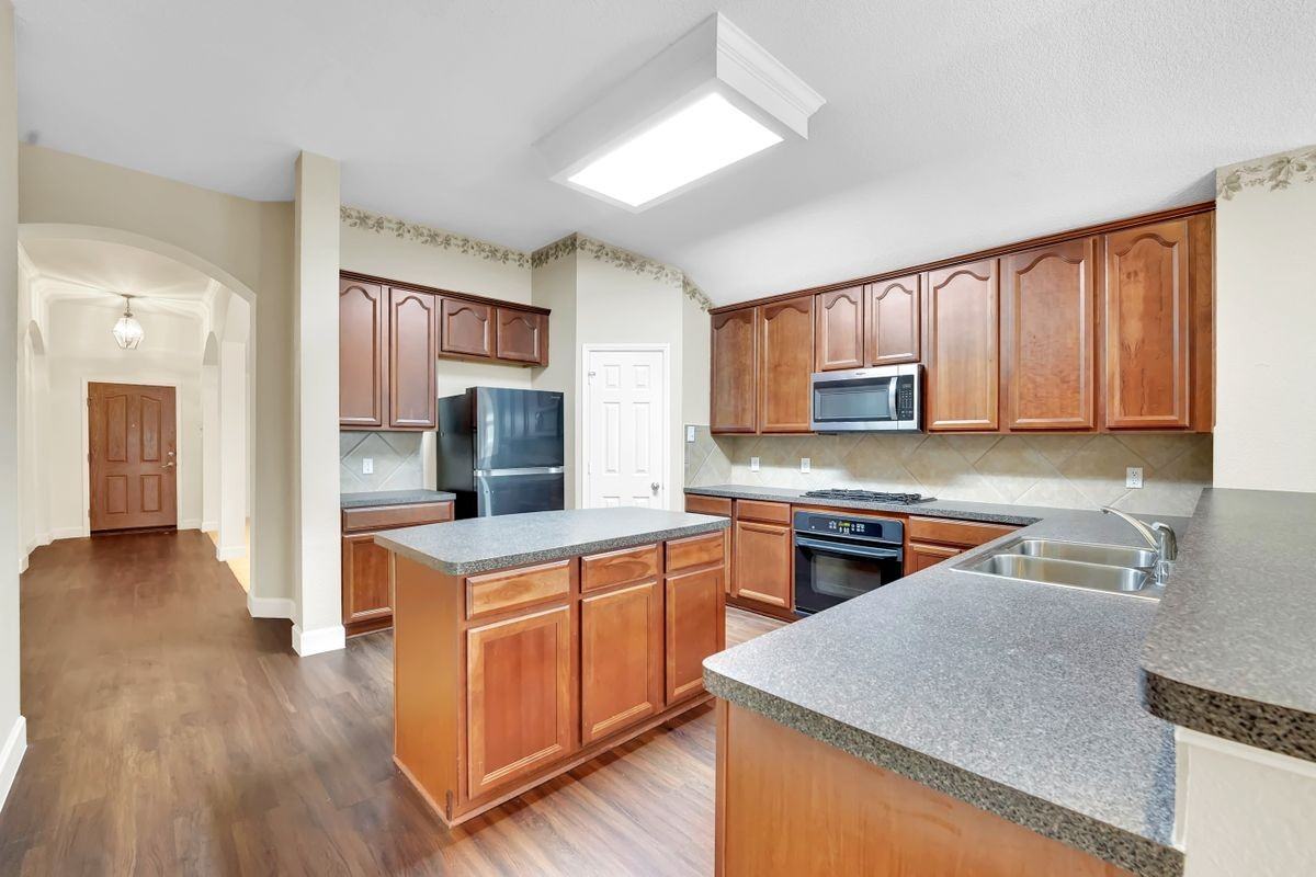 12618 Red Hawk Dr - Photo 4 of 23