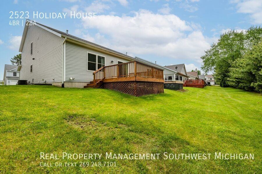 2523 Holiday House Rd - Photo 2 of 39