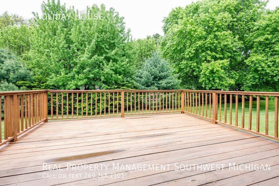 2523 Holiday House Rd - Photo 4 of 39