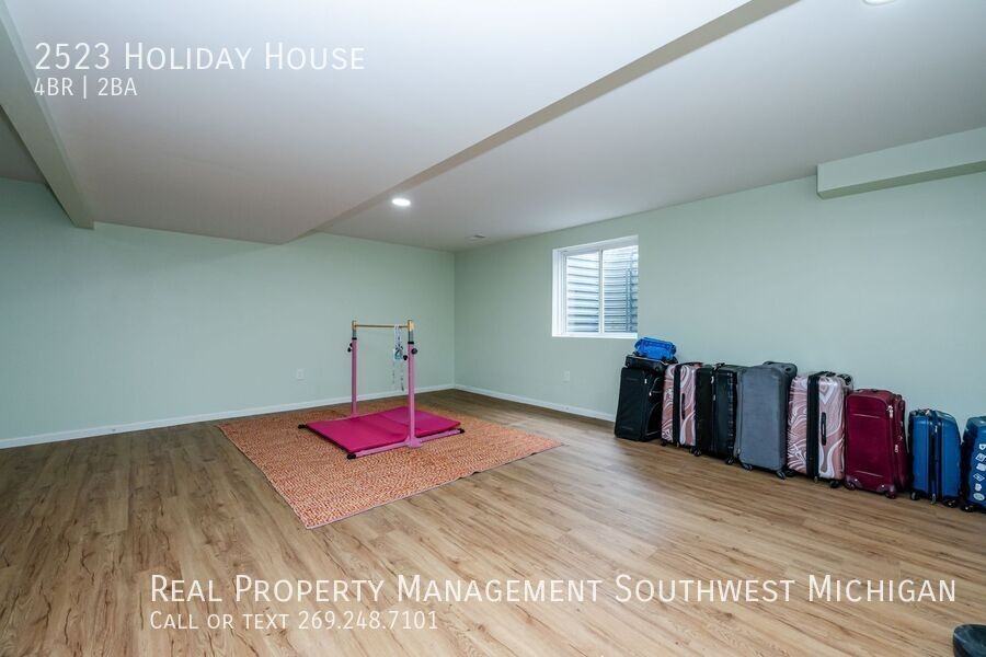 2523 Holiday House Rd - Photo 5 of 39