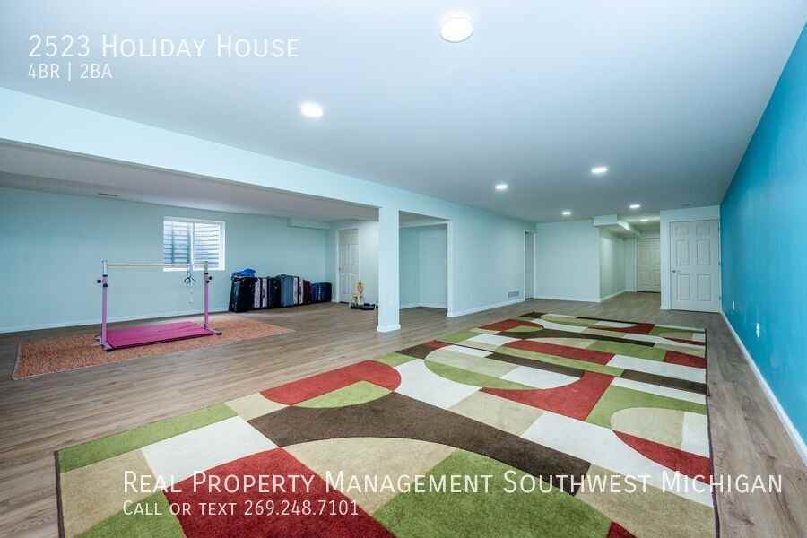 2523 Holiday House Rd - Photo 6 of 39