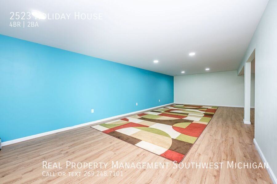 2523 Holiday House Rd - Photo 7 of 39