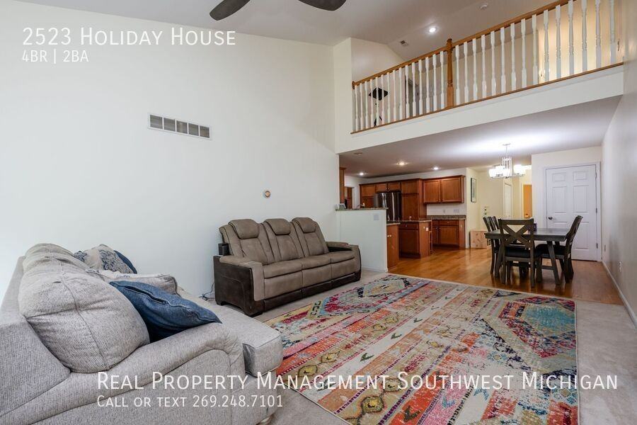 2523 Holiday House Rd - Photo 7 of 39