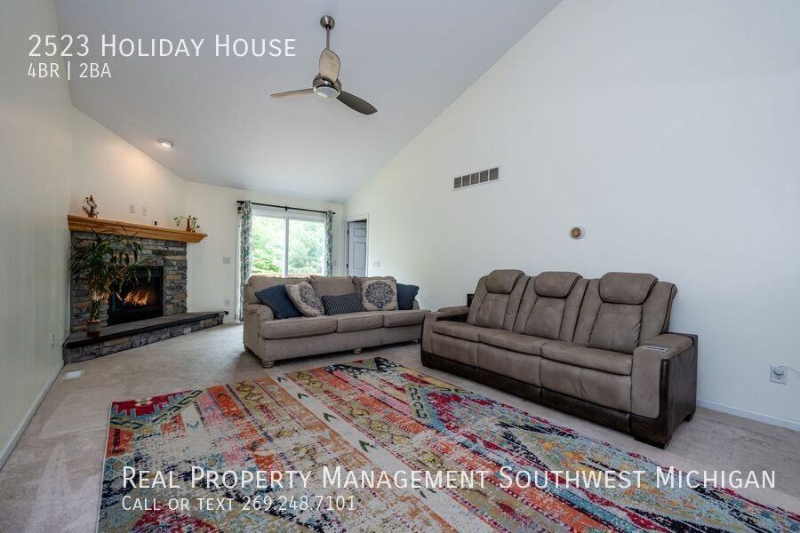 2523 Holiday House Rd - Photo 6 of 39
