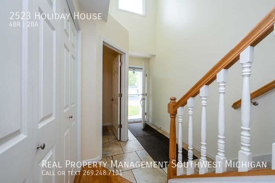 2523 Holiday House Rd - Photo 4 of 39