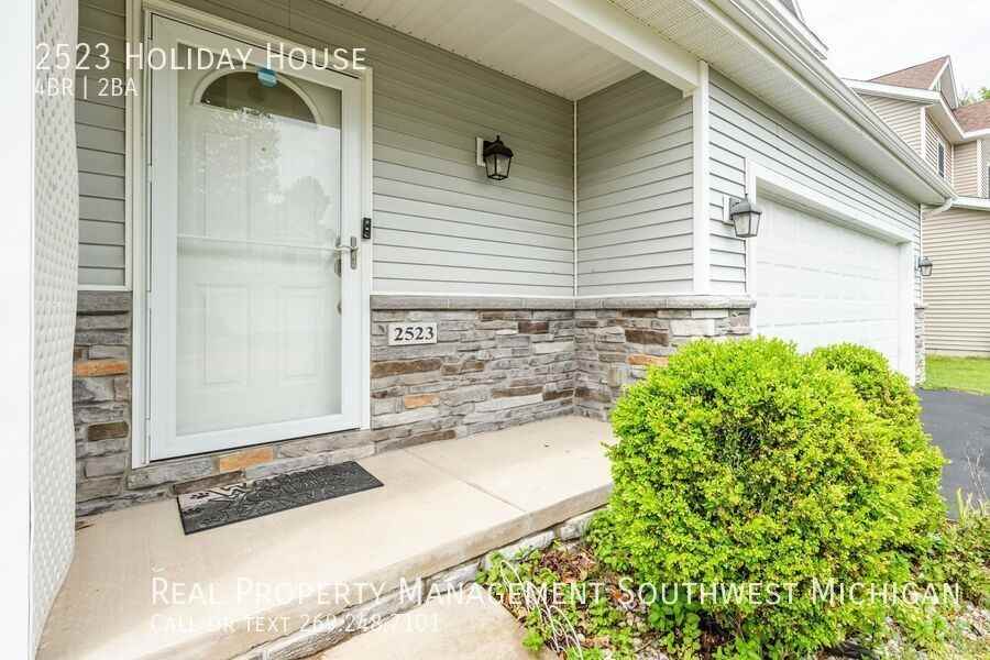 2523 Holiday House Rd - Photo 3 of 39