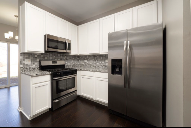 4036 Blackstone Dr - Photo 5 of 20