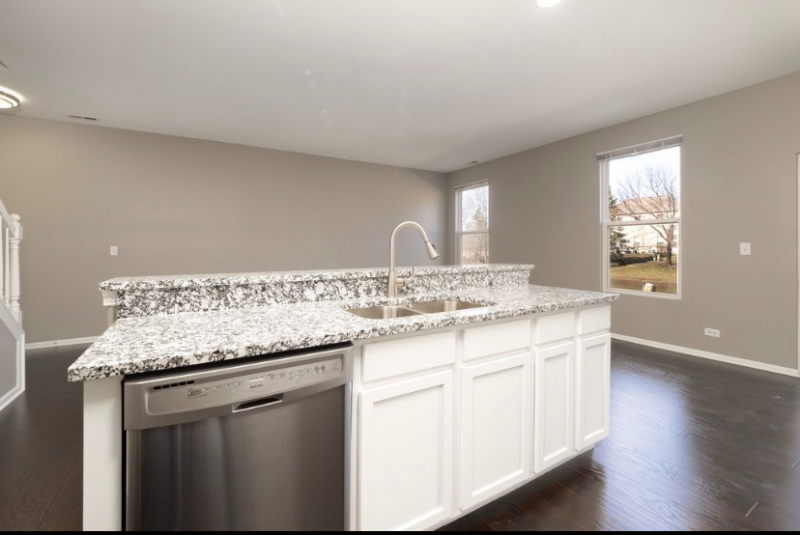 4036 Blackstone Dr - Photo 6 of 20