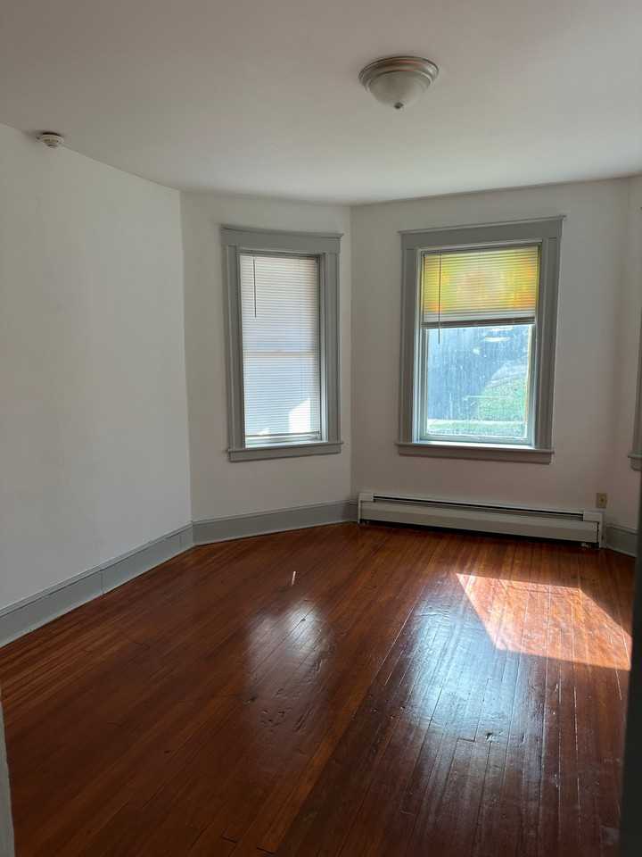 37 Lyman St - Photo 2 of 5