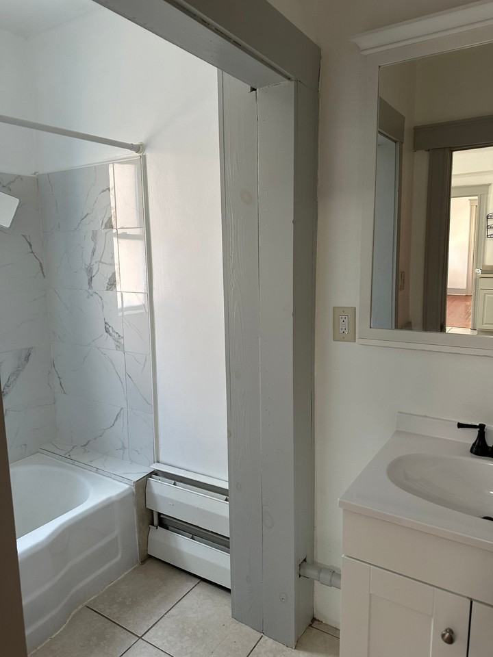 37 Lyman St - Photo 4 of 5