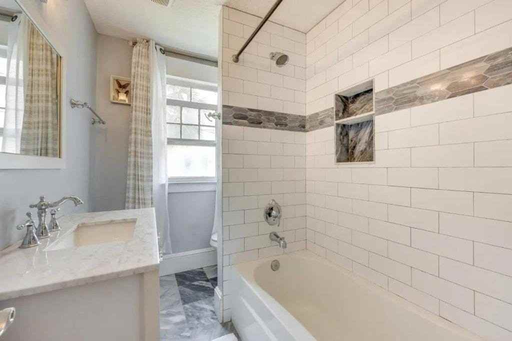 105 W 11th St - Photo 3 of 11