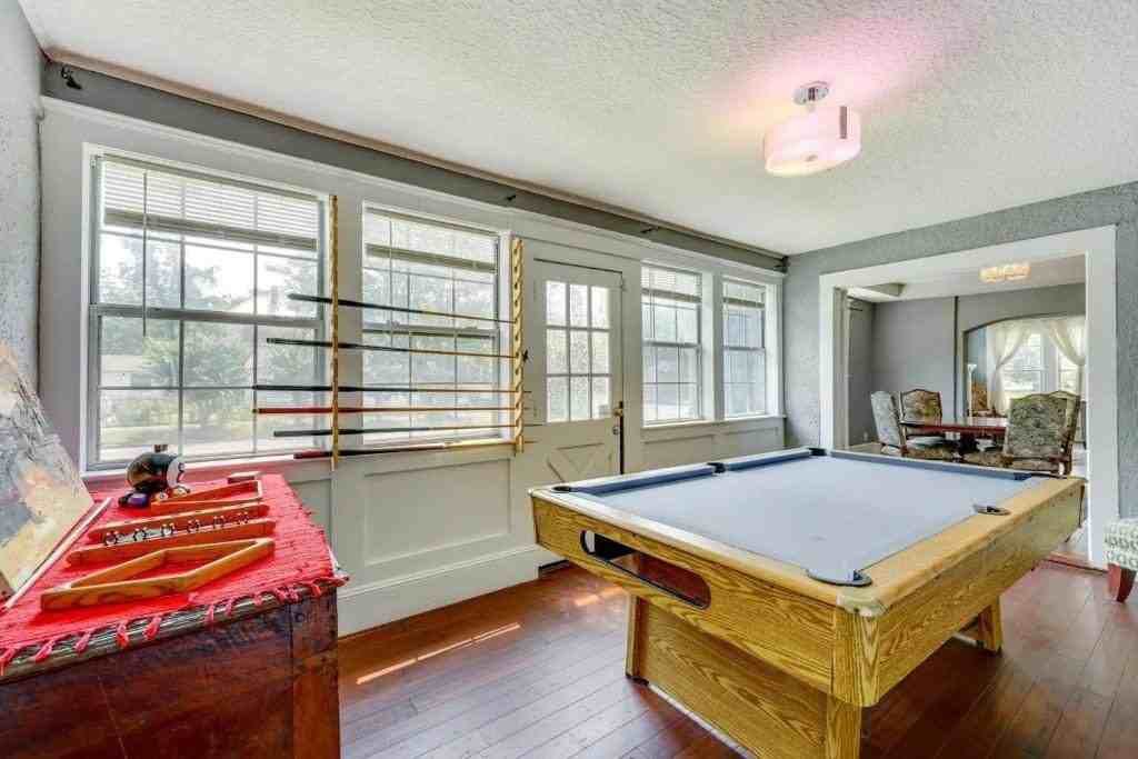 105 W 11th St - Photo 6 of 11