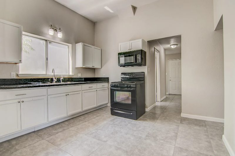 3210 40th St #1-2 - Photo 3 of 15