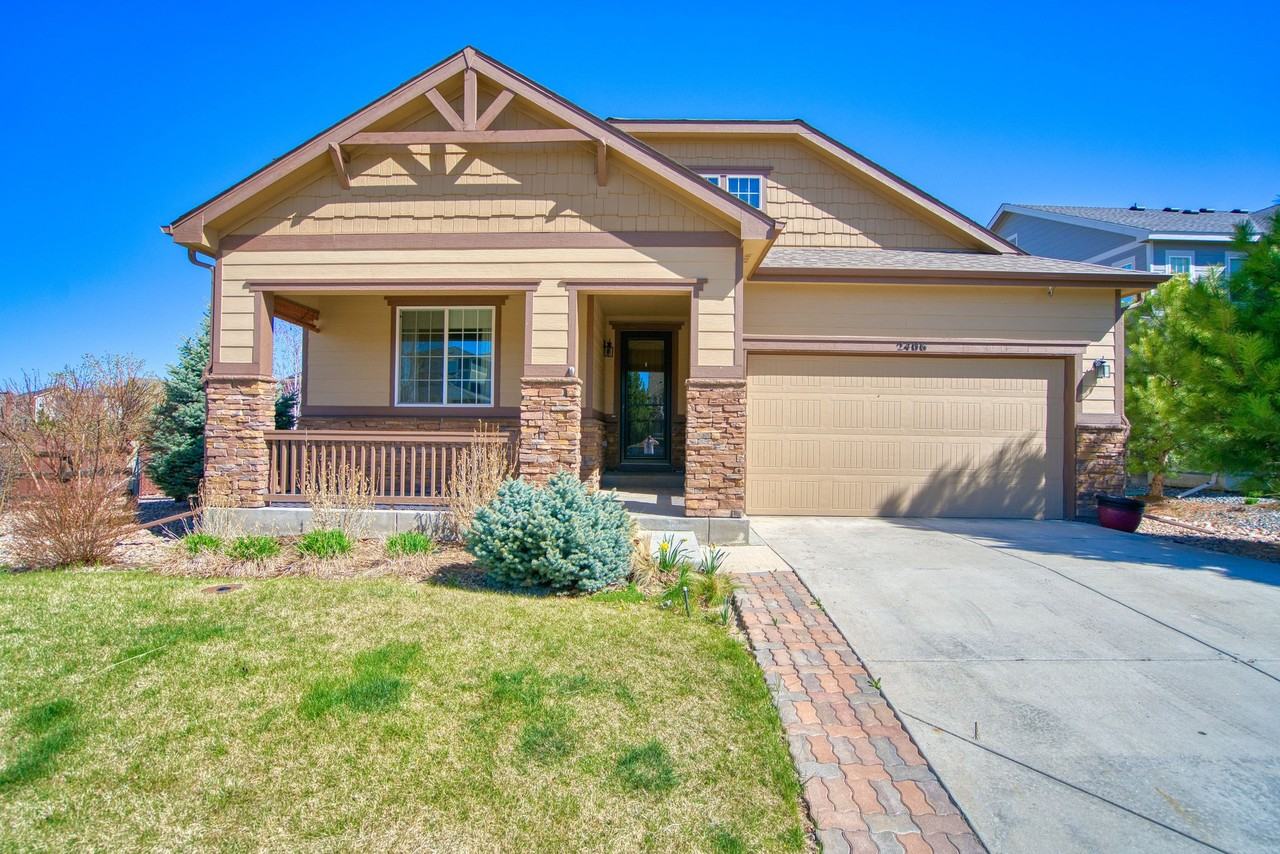 2406 Spruce Creek Dr - Photo 2 of 23