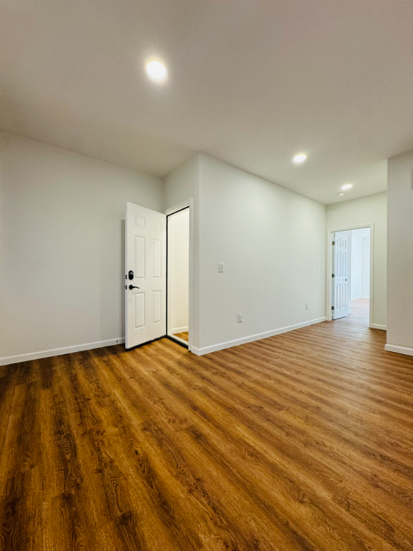 304 E 25th St #A - Photo 3 of 14