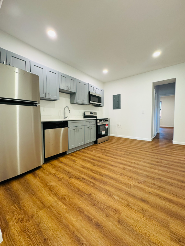 304 E 25th St #A - Photo 5 of 14