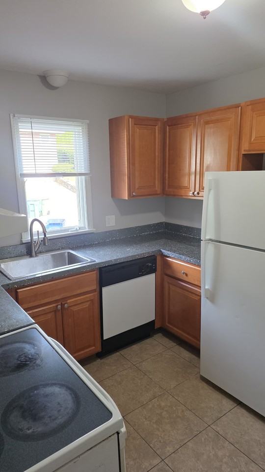 40 Whitewood Rd #26 - Photo 2 of 8