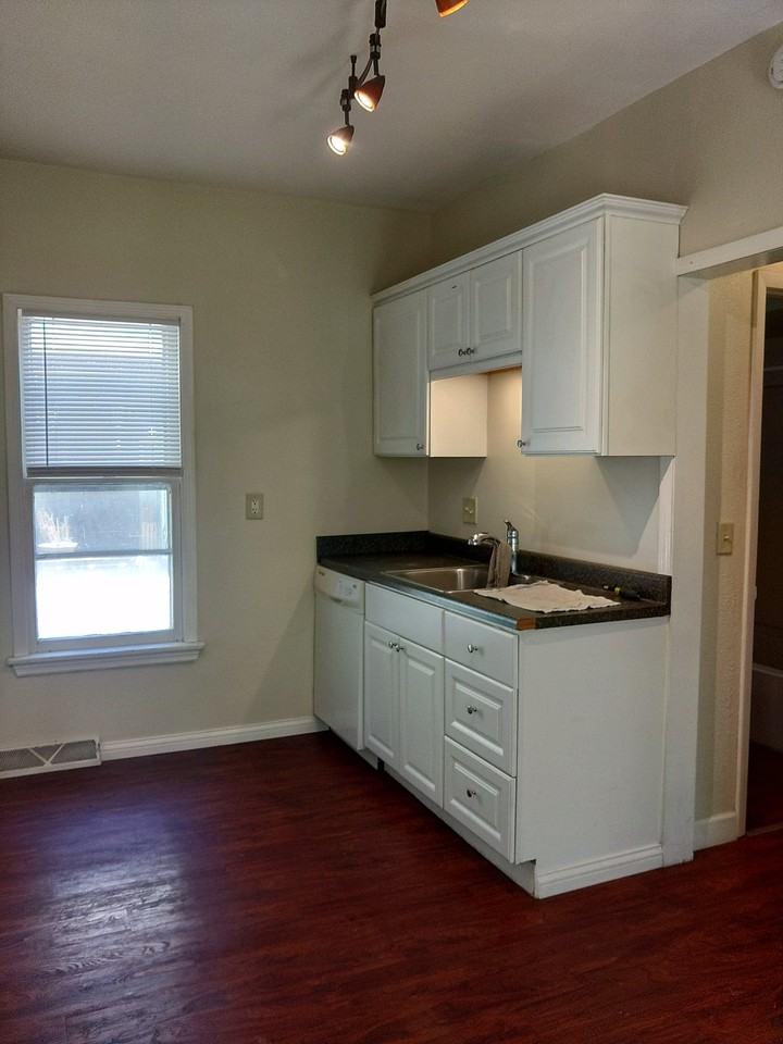 821 22nd St #2 - Photo 2 of 8