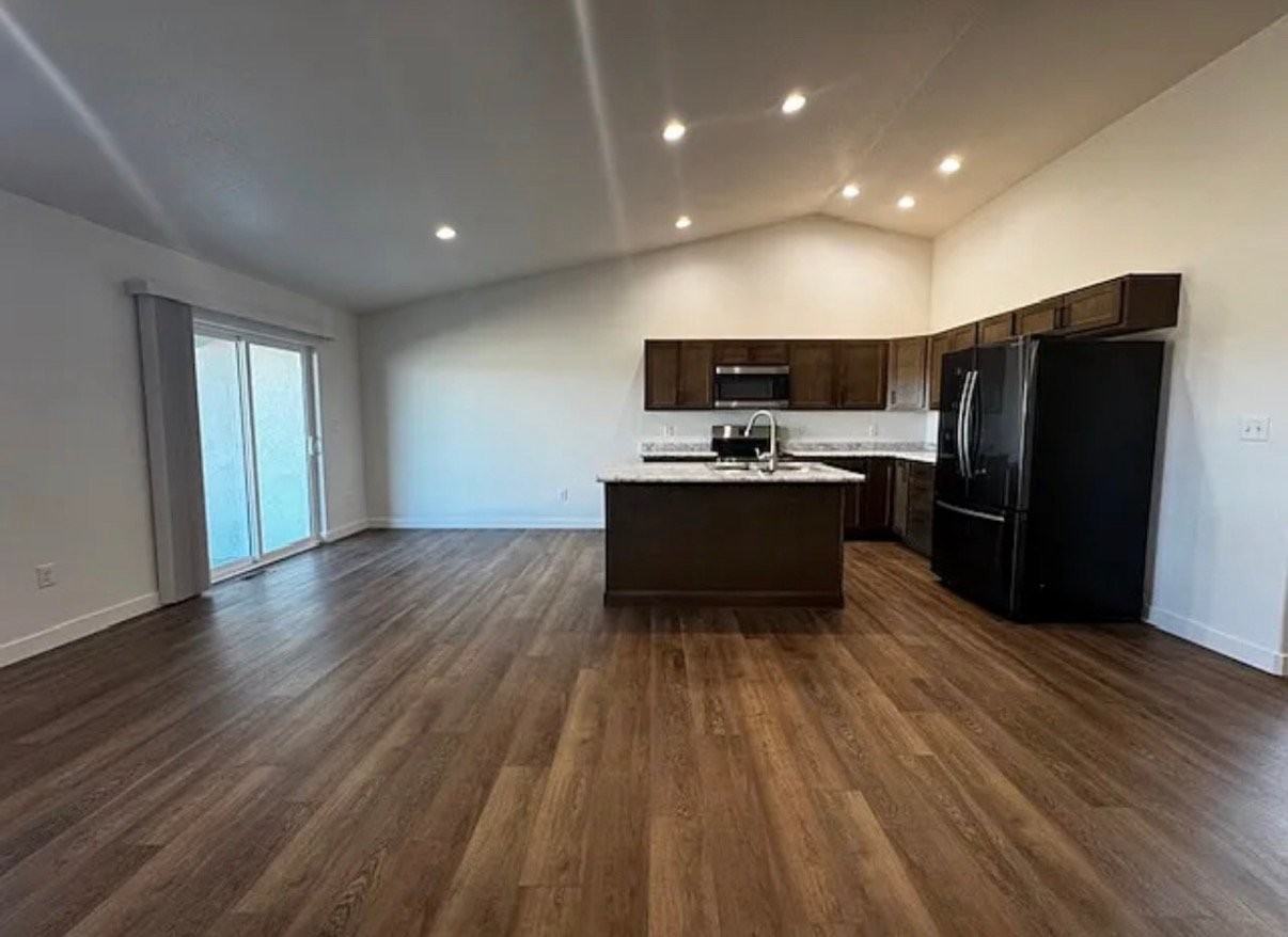 719 S Bellflower Dr - Photo 6 of 12