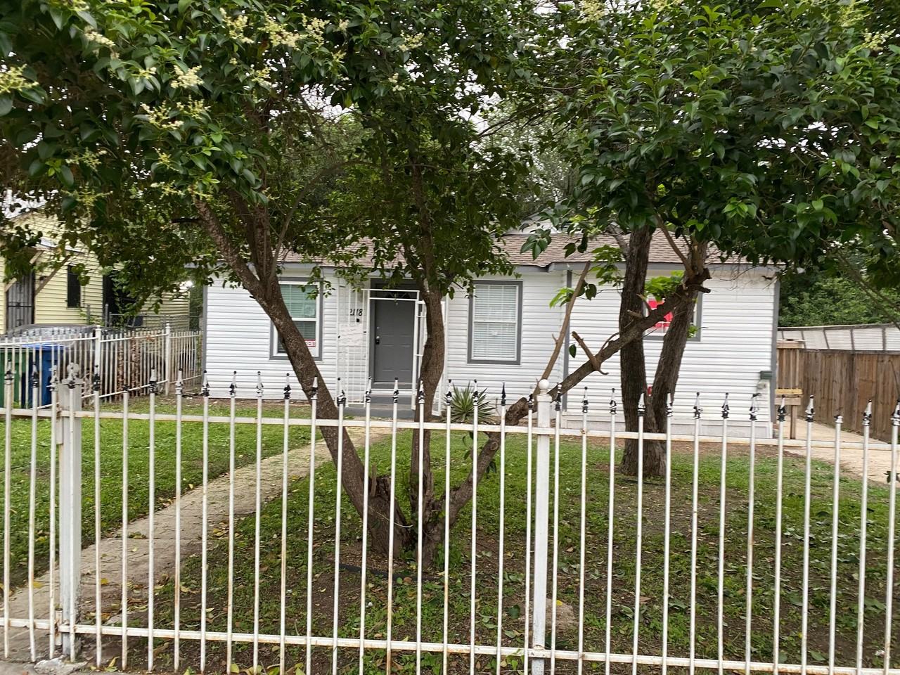2118 Burnet St - Photo 3 of 28