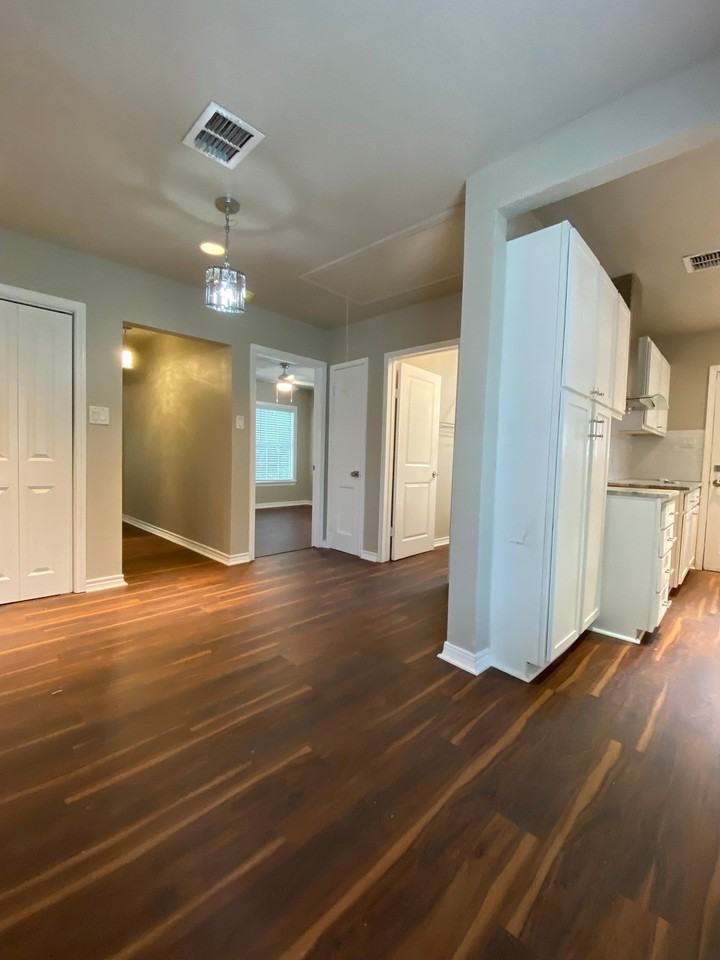 2118 Burnet St - Photo 7 of 28