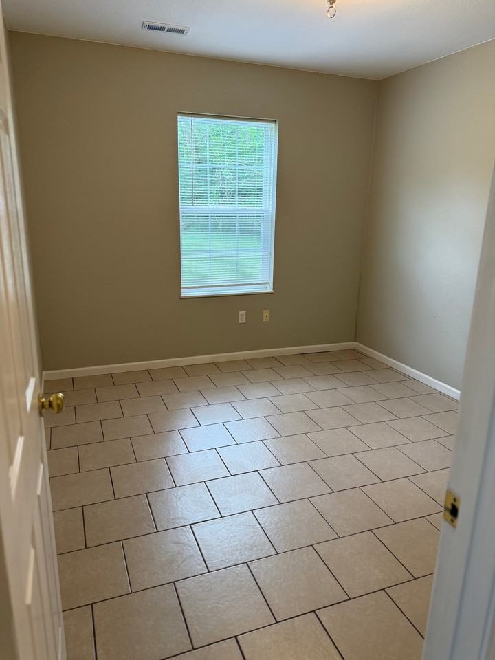 101 Westview Pl #D - Photo 4 of 10
