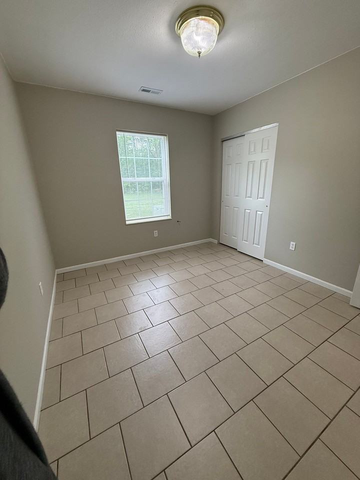 101 Westview Pl #D - Photo 5 of 10