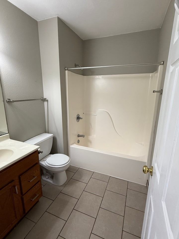 101 Westview Pl #D - Photo 6 of 10