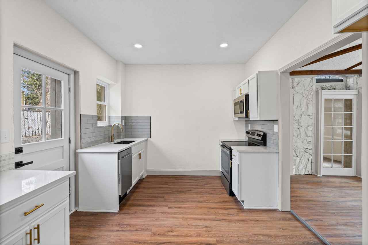 3644 Washington Ave - Photo 6 of 20