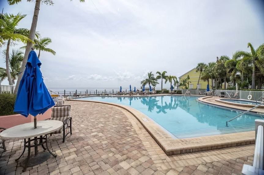 4984 Beach Dr Se #B - Photo 2 of 12