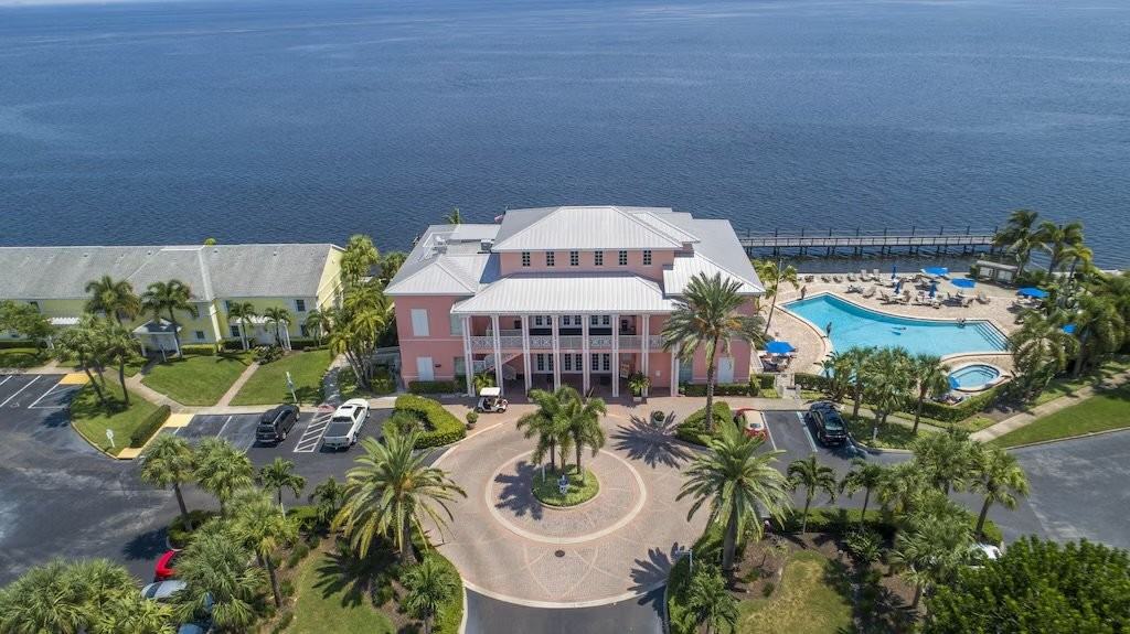 4984 Beach Dr Se #B - Photo 4 of 12