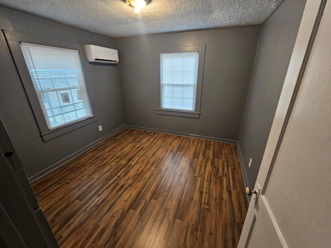507 Seymour St - Photo 6 of 12