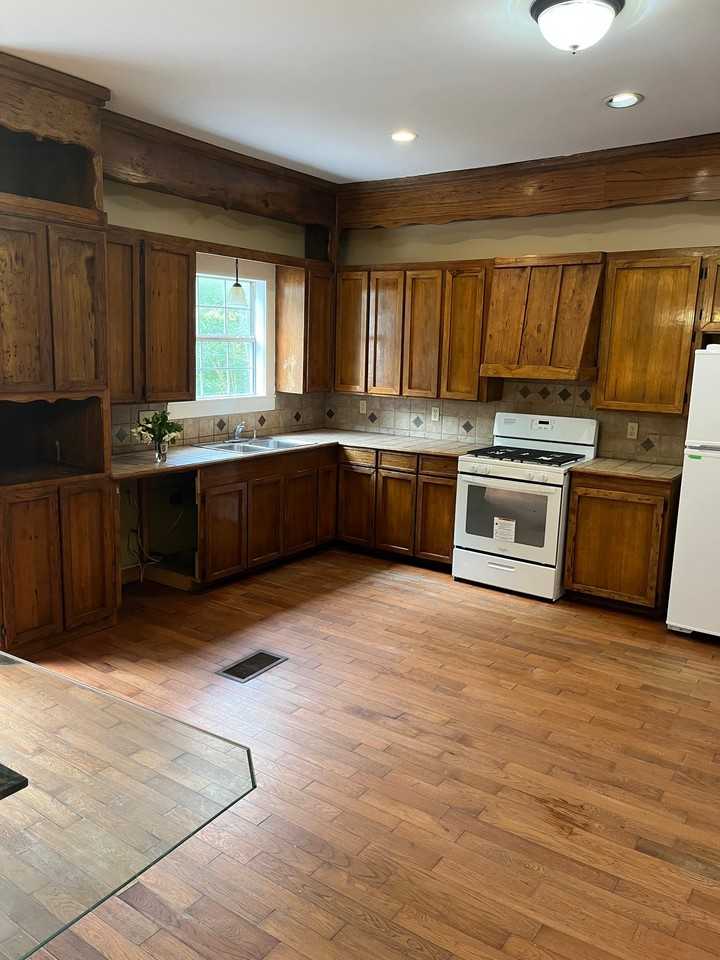230 W 3rd St S - Photo 4 of 12