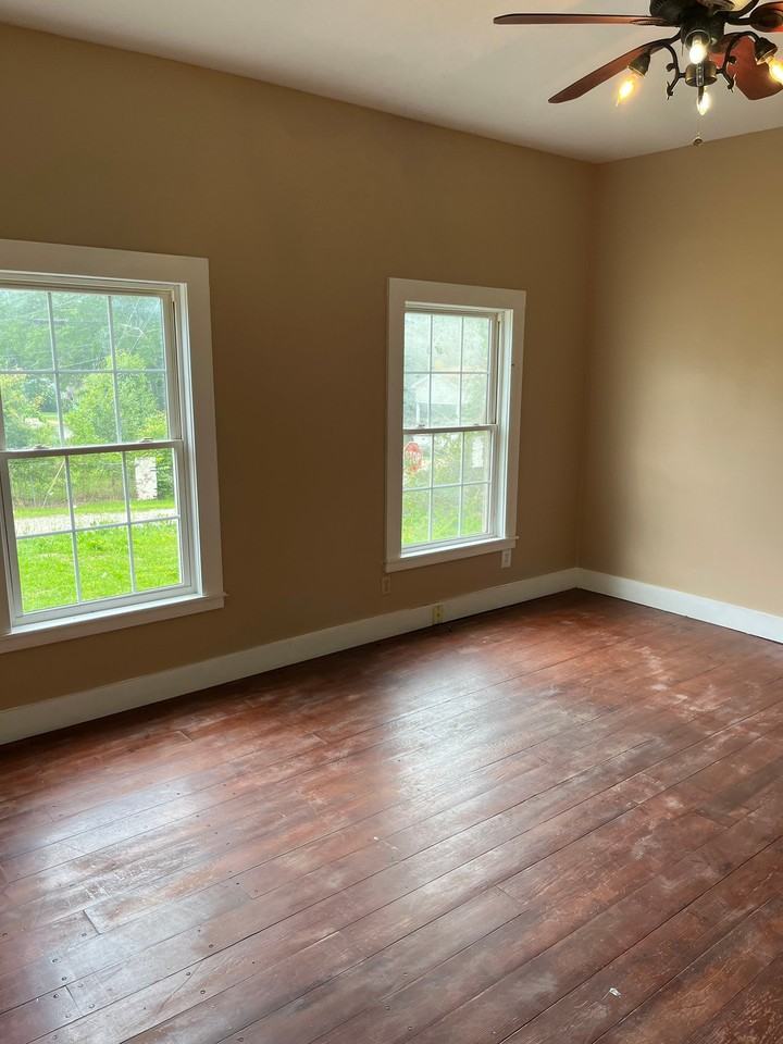 230 W 3rd St S - Photo 7 of 12