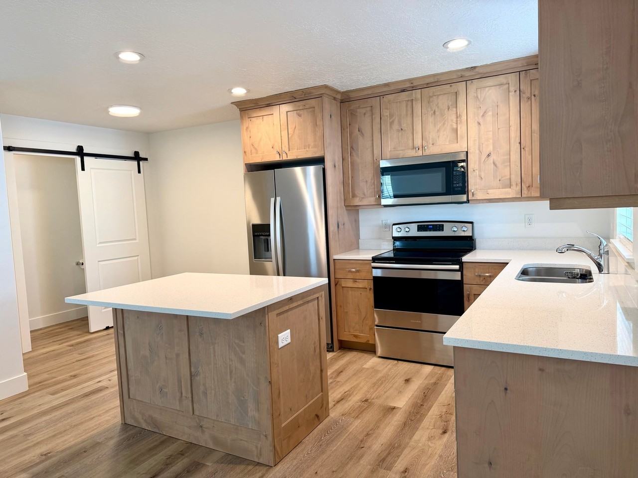 718 N Aly - Photo 3 of 13
