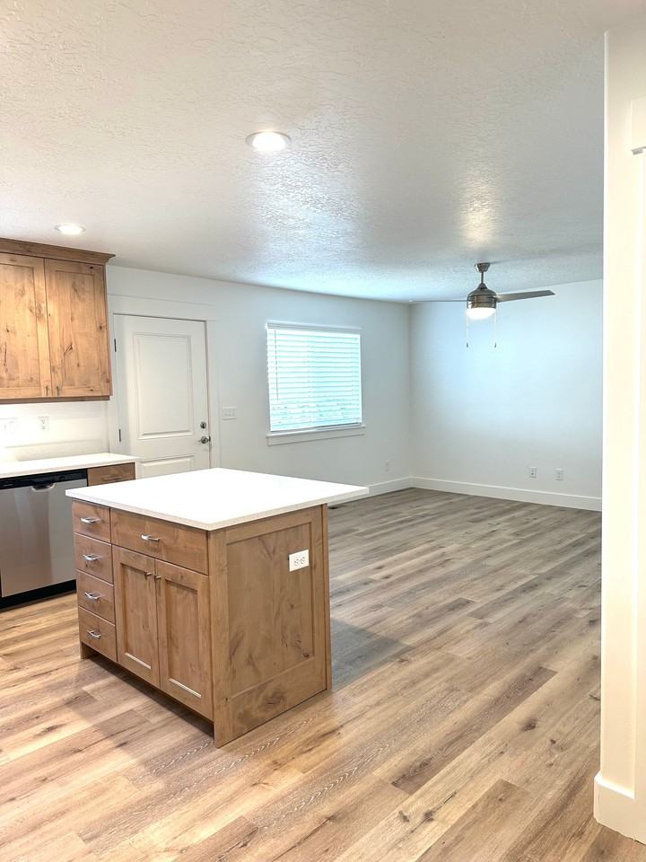 718 N Aly - Photo 4 of 13