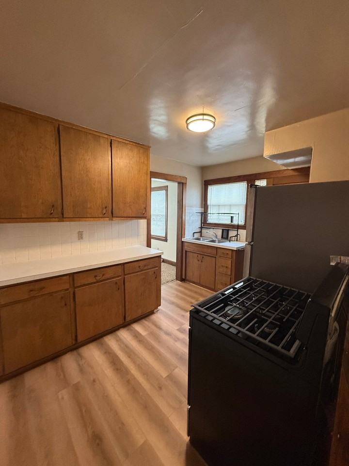 1908 24th St - Photo 5 of 15