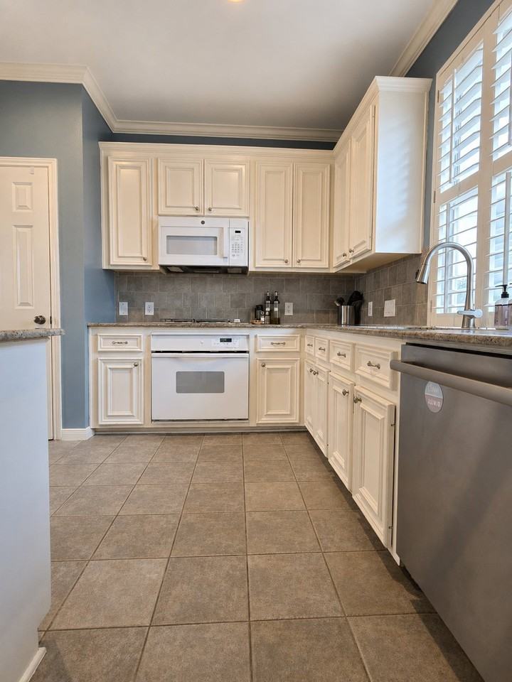 2357 Jackson St - Photo 5 of 16