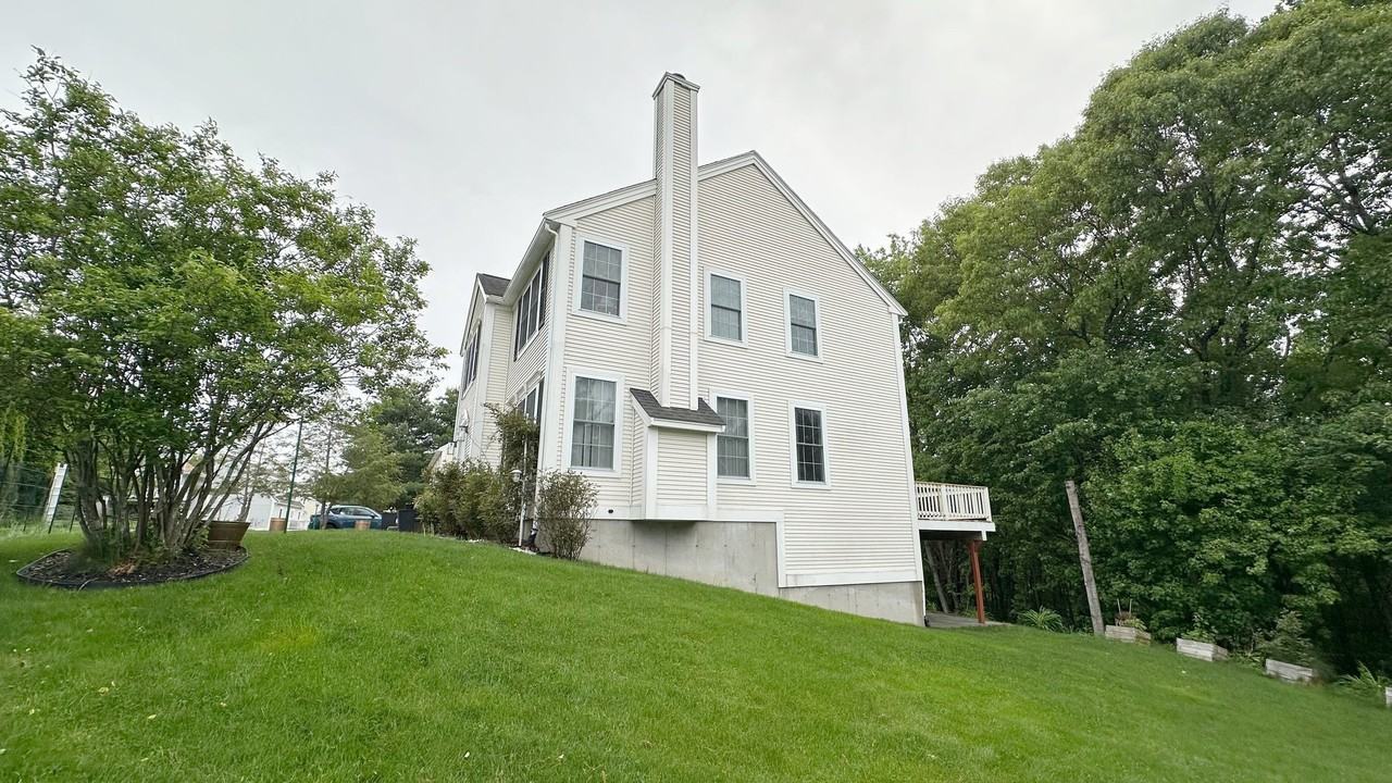 19 Indian Pond Rd - Photo 3 of 20