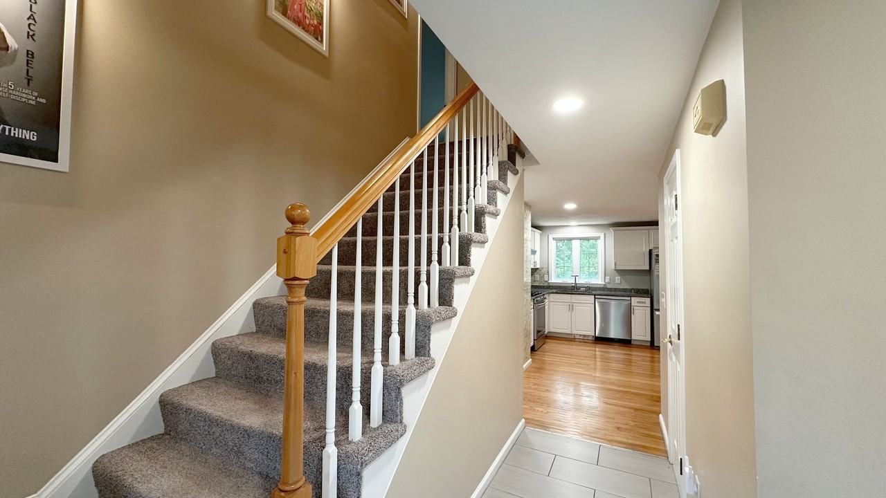 19 Indian Pond Rd - Photo 4 of 20