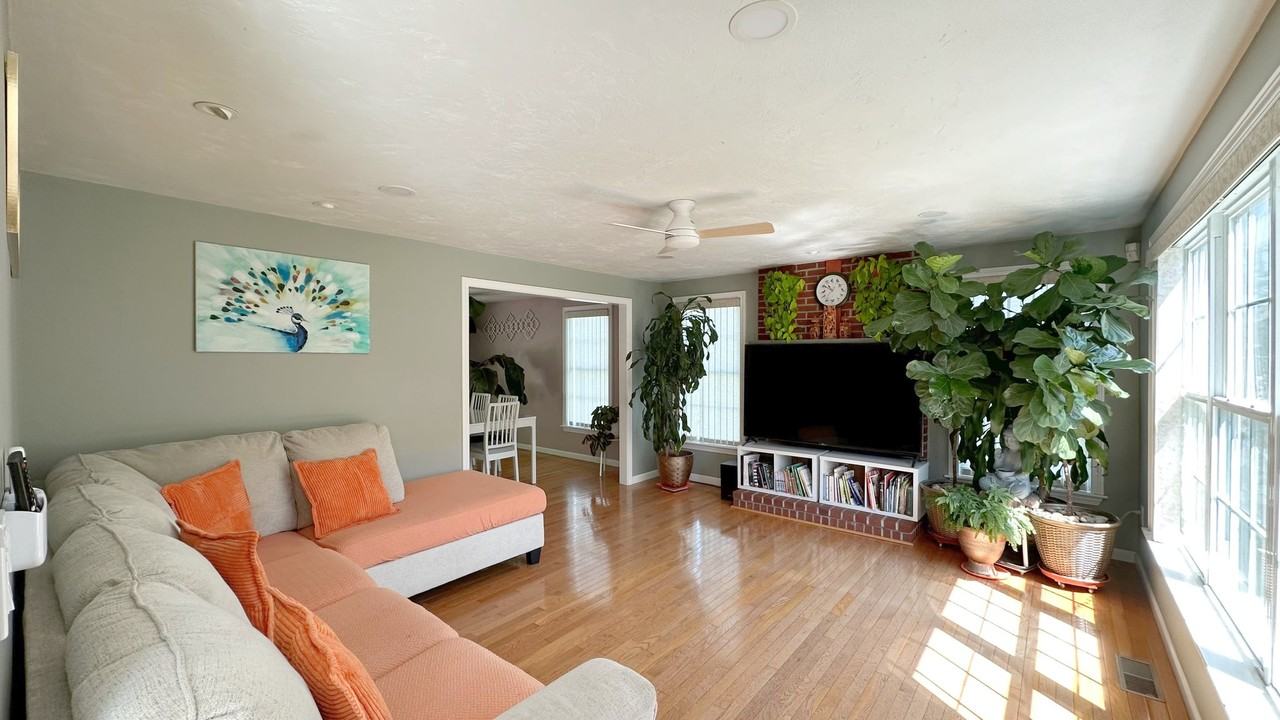 19 Indian Pond Rd - Photo 7 of 20