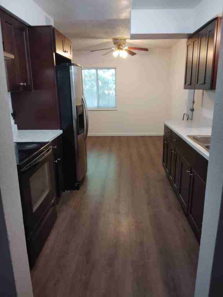 370 E Virginia St - Photo 2 of 17