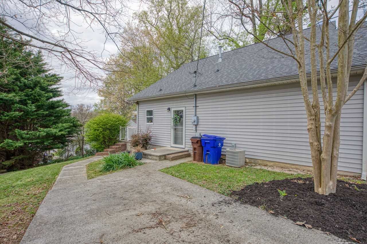 141 Northwestern Ave - Photo 3 of 20